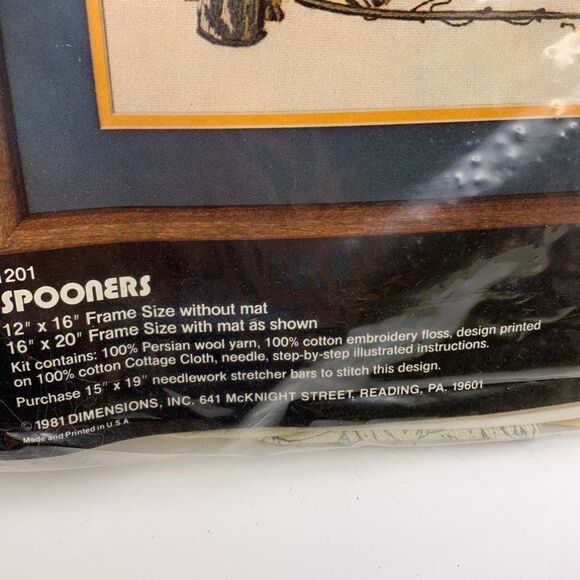 Dimensions Crewel Spooners 1201 opened - Picture 2 of 3